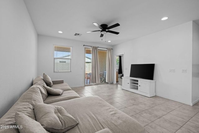 36987 N SIDEWINDER Drive, San Tan Valley, AZ 85140