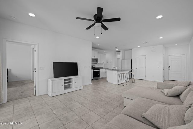 36987 N SIDEWINDER Drive, San Tan Valley, AZ 85140