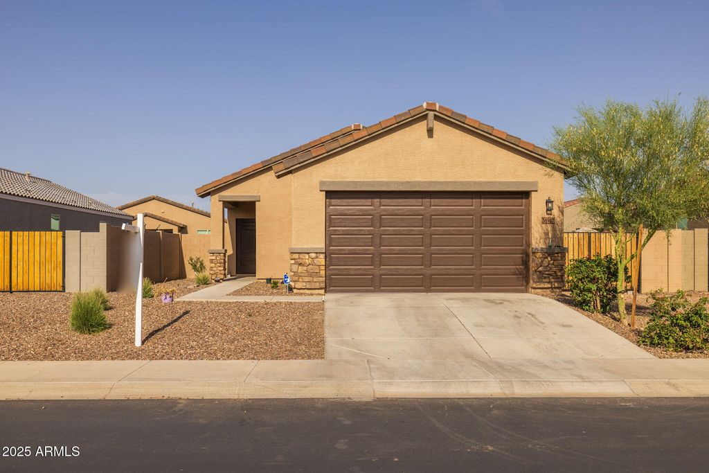 36987 N SIDEWINDER Drive, San Tan Valley, AZ 85140