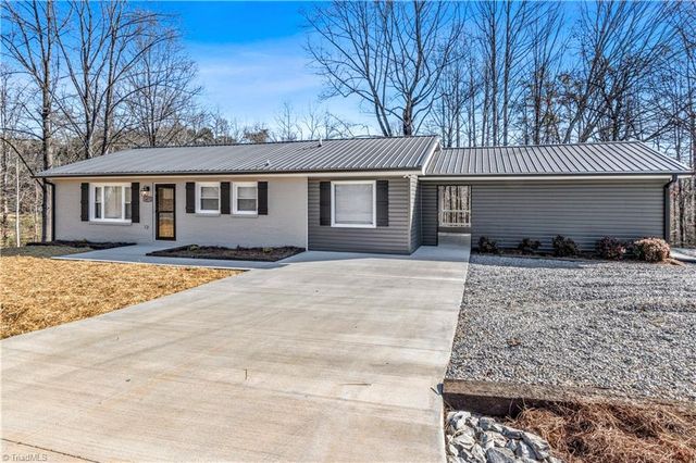 4075 E NC Highway 268, Pilot Mountain, NC 27041