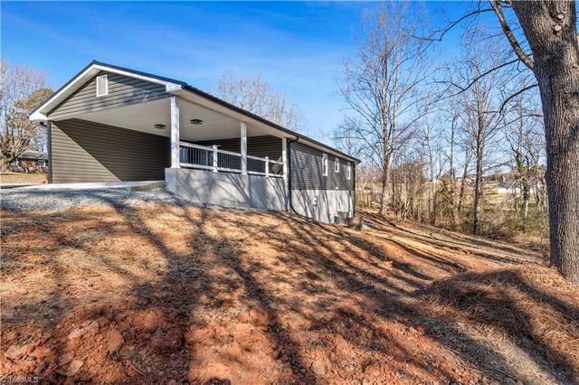 4075 E NC Highway 268, Pilot Mountain, NC 27041