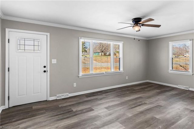 4075 E NC Highway 268, Pilot Mountain, NC 27041