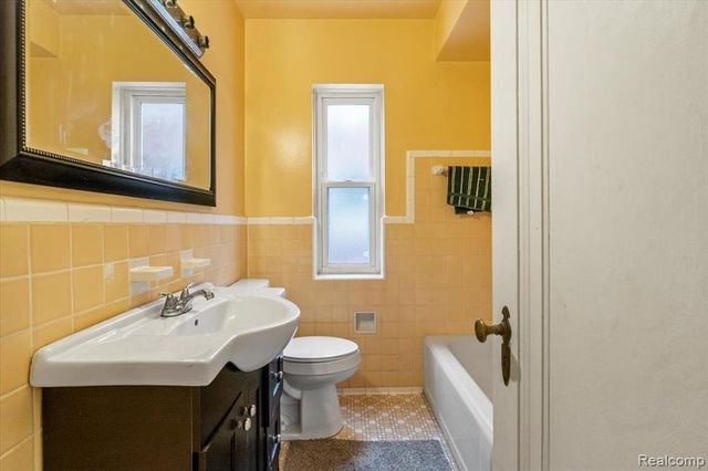 15709 Collingham Drive, Detroit, MI 48205