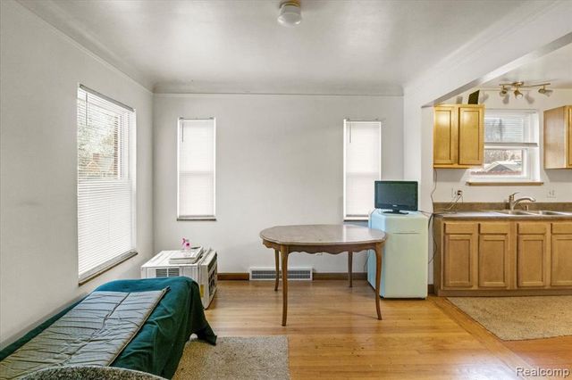 15709 Collingham Drive, Detroit, MI 48205