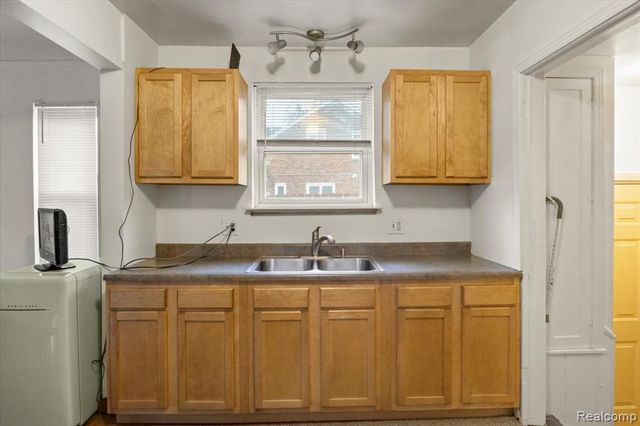 15709 Collingham Drive, Detroit, MI 48205