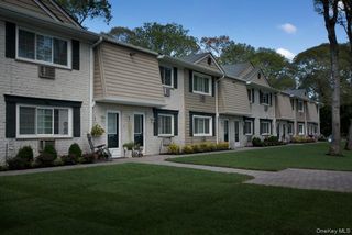 10 Joyner Place 1004B, Coram, NY 11727