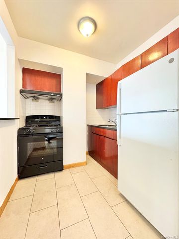 85-05A 57th Avenue 3F, Elmhurst, NY 11373