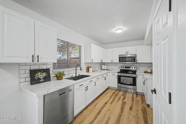 6413 W CHICKASAW Street, Phoenix, AZ 85043