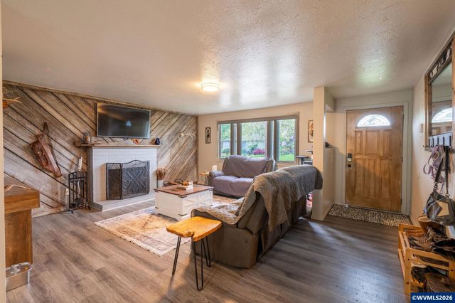 465 36th Av NE, Salem, OR 97305