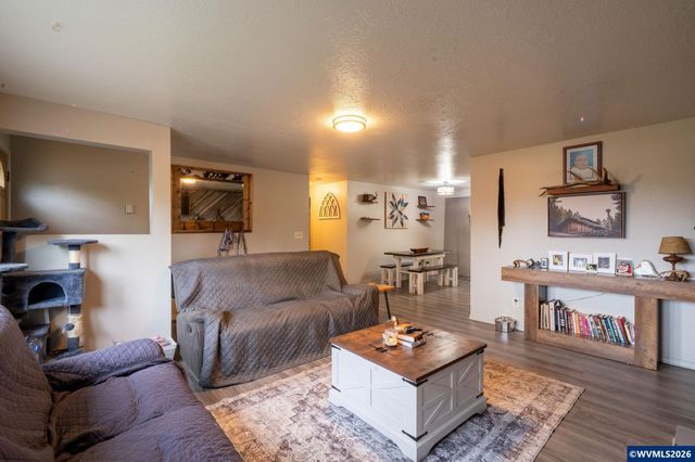 465 36th Av NE, Salem, OR 97305