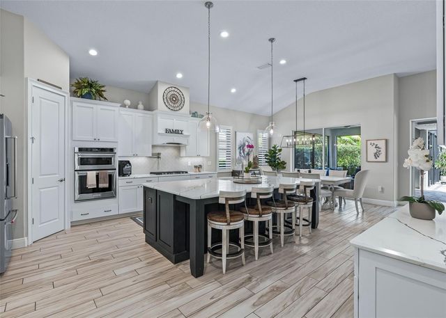 6043 APEX WAY, Lady Lake, FL 32159