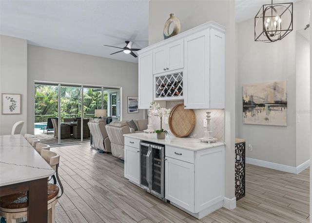 6043 APEX WAY, Lady Lake, FL 32159