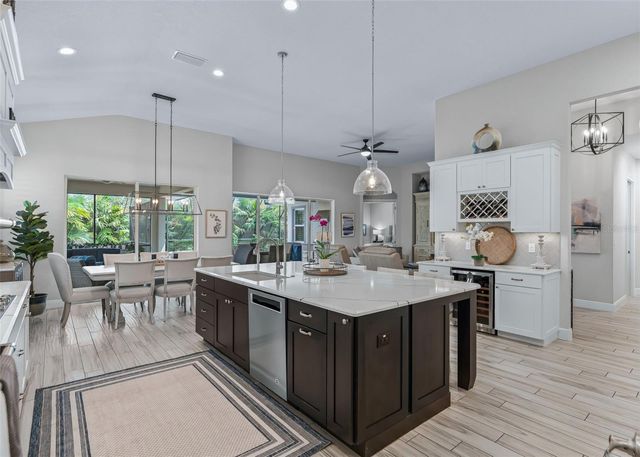 6043 APEX WAY, Lady Lake, FL 32159