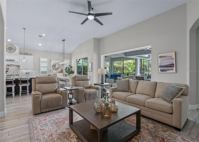 6043 APEX WAY, Lady Lake, FL 32159
