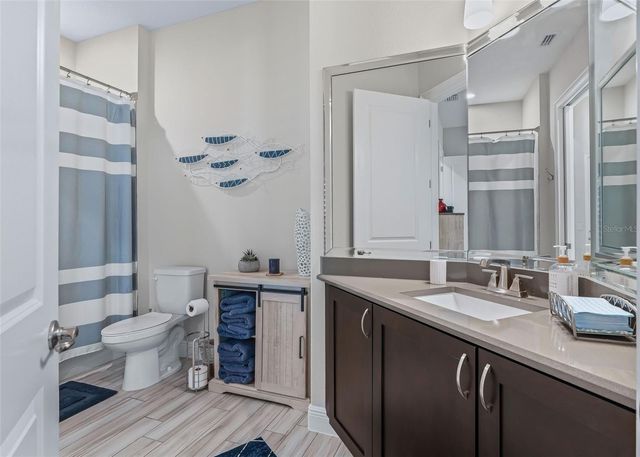 6043 APEX WAY, Lady Lake, FL 32159