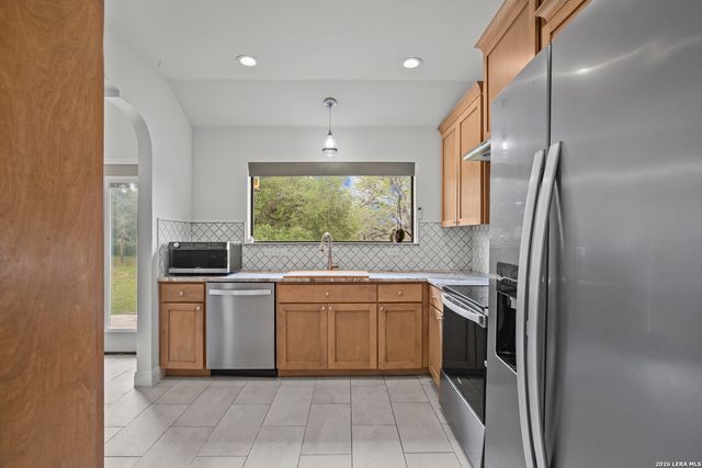 1214 Libold, Devine, TX 78016