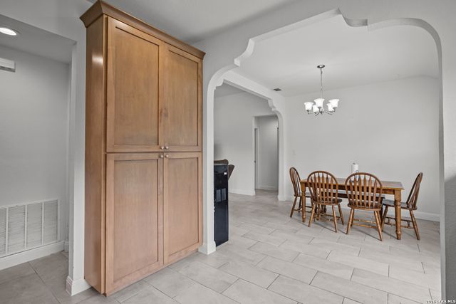 1214 Libold, Devine, TX 78016