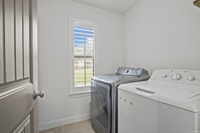 1214 Libold, Devine, TX 78016