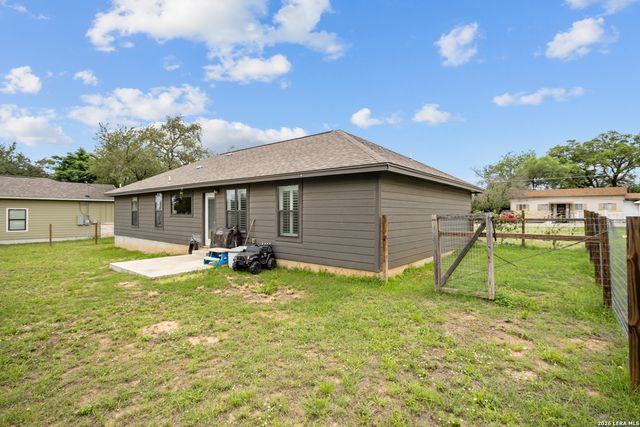 1214 Libold, Devine, TX 78016