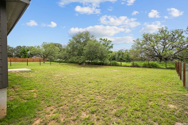 1214 Libold, Devine, TX 78016
