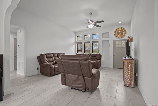 1214 Libold, Devine, TX 78016