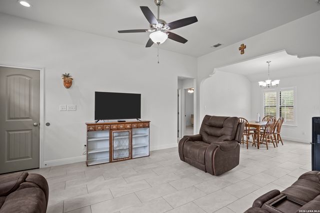 1214 Libold, Devine, TX 78016