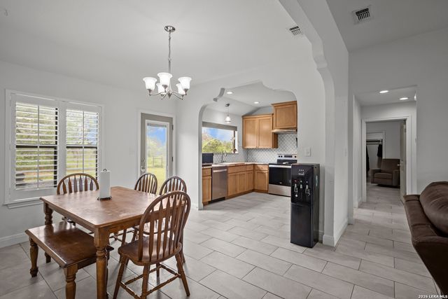 1214 Libold, Devine, TX 78016