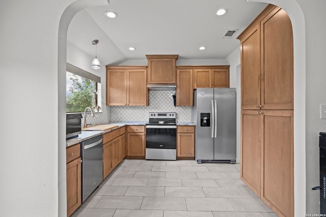 1214 Libold, Devine, TX 78016