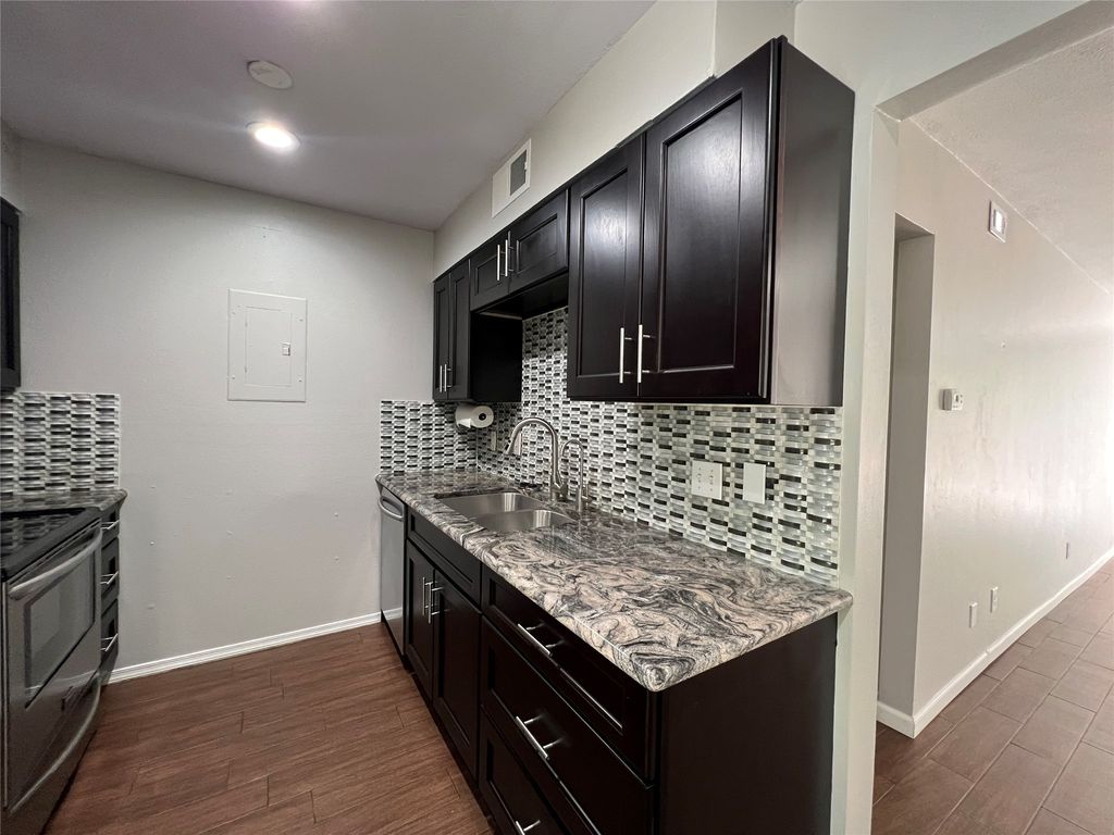 4004 Ridglea Country Club Drive, Fort Worth, TX 76126
