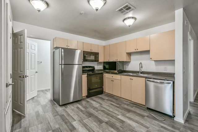 3065 N 67th Avenue Apt 132, Phoenix, AZ 85033
