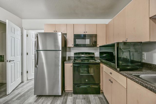 3065 N 67th Avenue Apt 132, Phoenix, AZ 85033