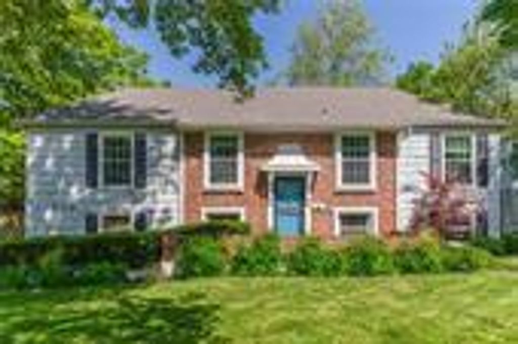 10000 W 93rd Street, Overland Park, KS 66212