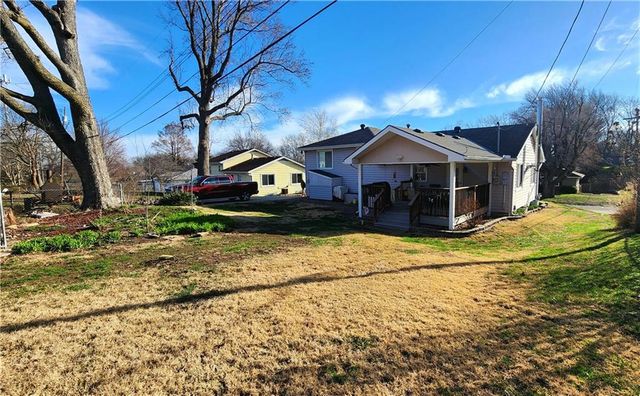 3704 S CLAREMONT Avenue, Independence, MO 64052