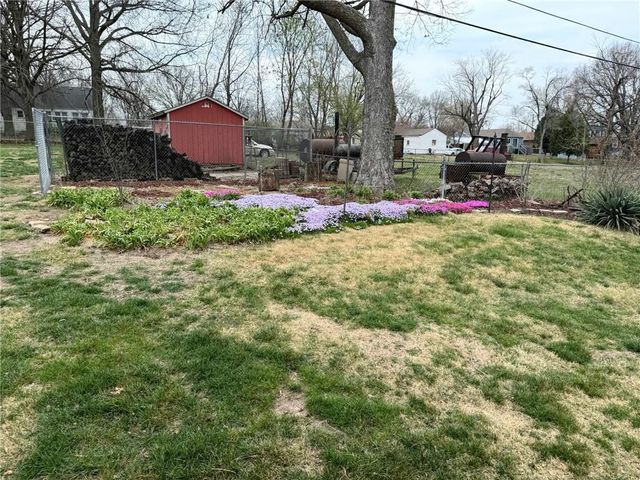 3704 S CLAREMONT Avenue, Independence, MO 64052