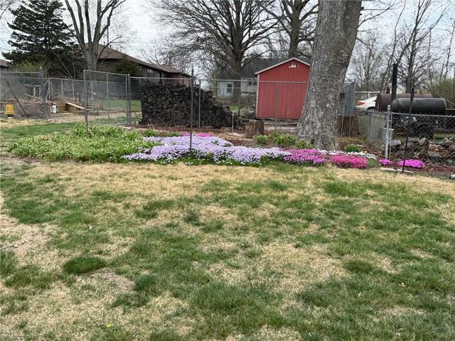 3704 S CLAREMONT Avenue, Independence, MO 64052