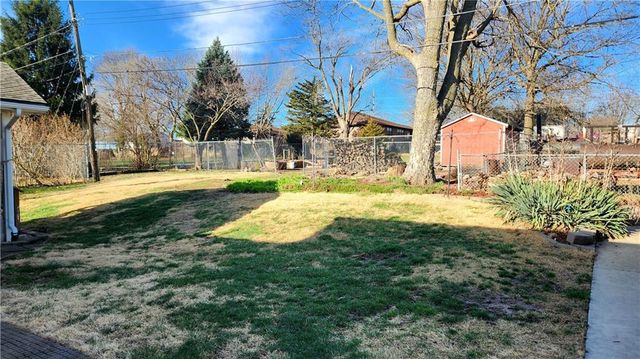 3704 S CLAREMONT Avenue, Independence, MO 64052