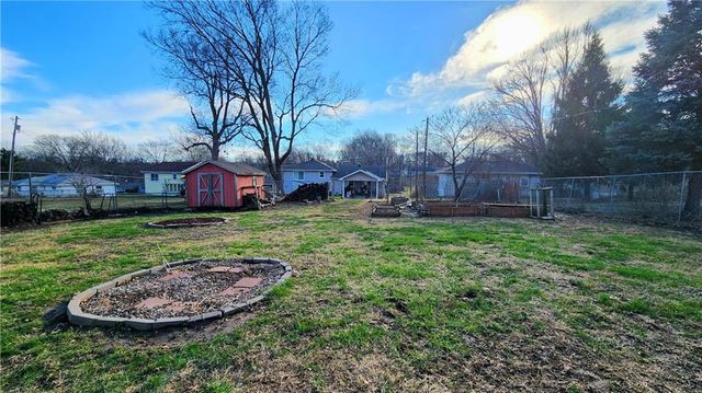 3704 S CLAREMONT Avenue, Independence, MO 64052