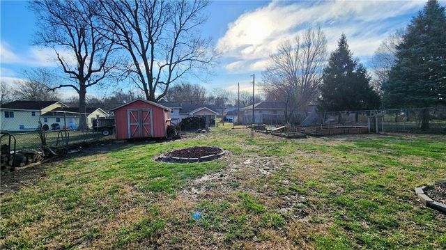 3704 S CLAREMONT Avenue, Independence, MO 64052