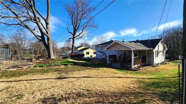 3704 S CLAREMONT Avenue, Independence, MO 64052