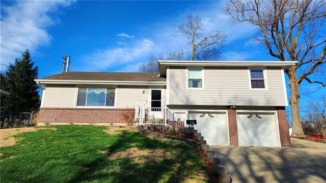 3704 S CLAREMONT Avenue, Independence, MO 64052
