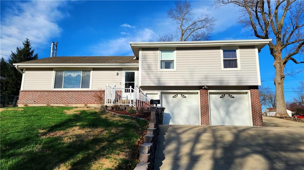 3704 S CLAREMONT Avenue, Independence, MO 64052