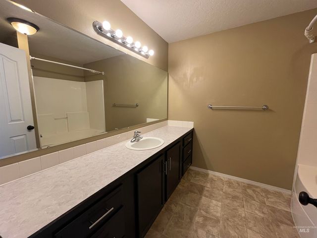 2360 Grey Hawk Ave, Kuna, ID 83634