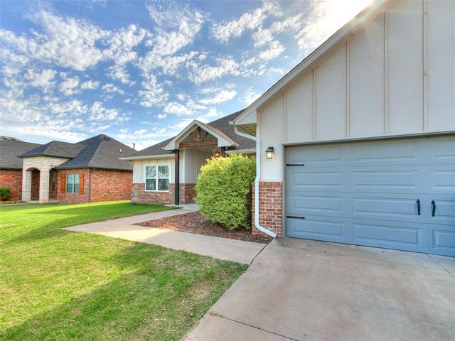 10624 Glover River Drive, Yukon, OK 73099