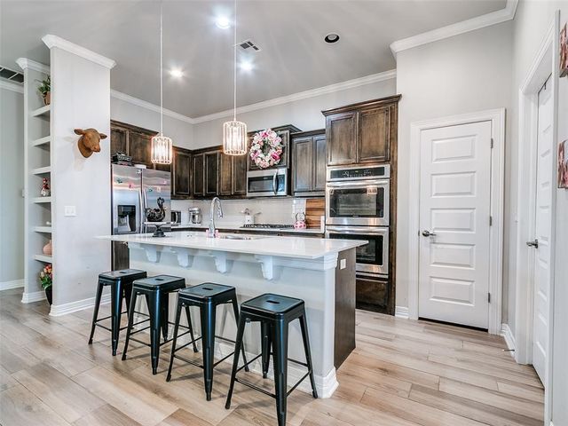 10624 Glover River Drive, Yukon, OK 73099