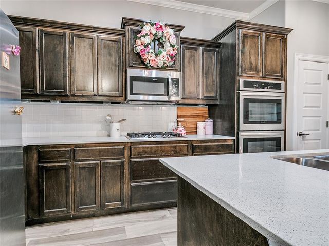 10624 Glover River Drive, Yukon, OK 73099