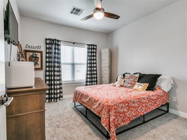 10624 Glover River Drive, Yukon, OK 73099