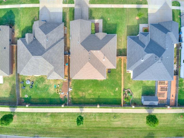 10624 Glover River Drive, Yukon, OK 73099