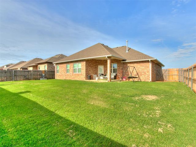 10624 Glover River Drive, Yukon, OK 73099