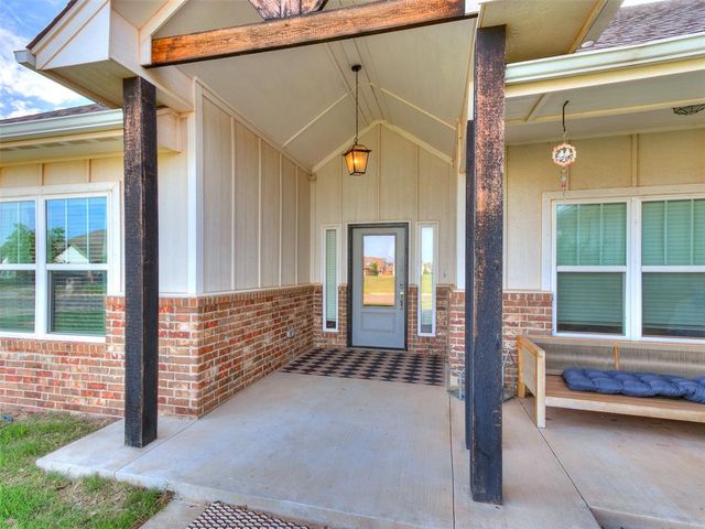 10624 Glover River Drive, Yukon, OK 73099