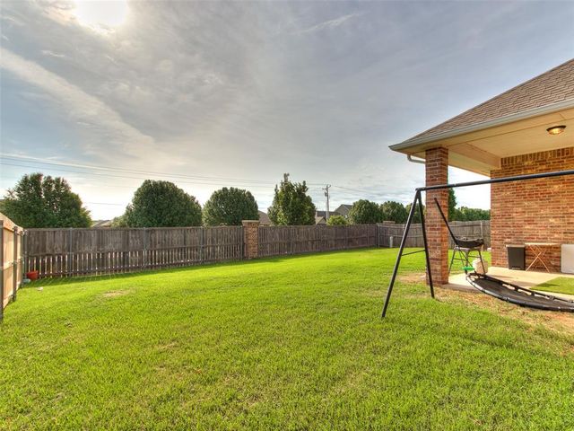 10624 Glover River Drive, Yukon, OK 73099